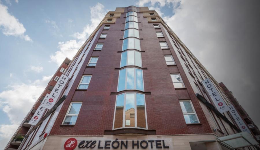 Exe Leon Hotel Екстериор снимка