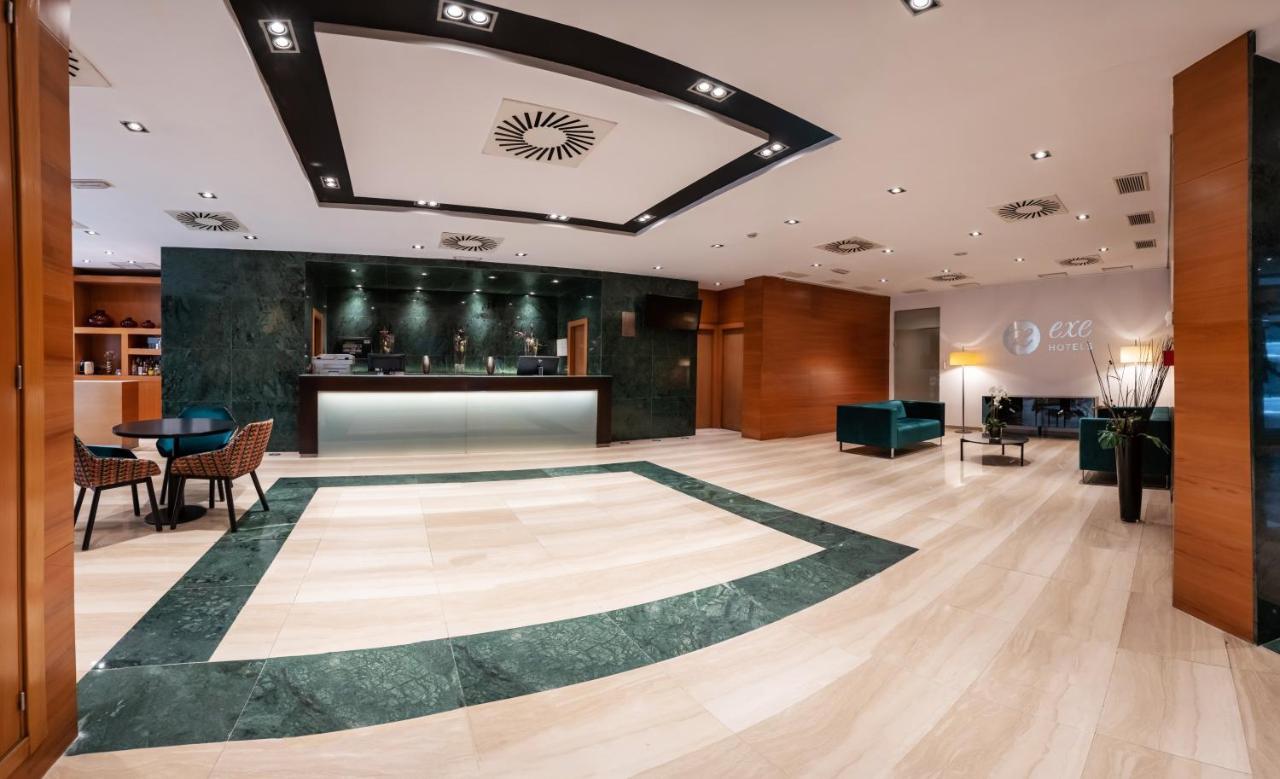 Exe Leon Hotel Екстериор снимка