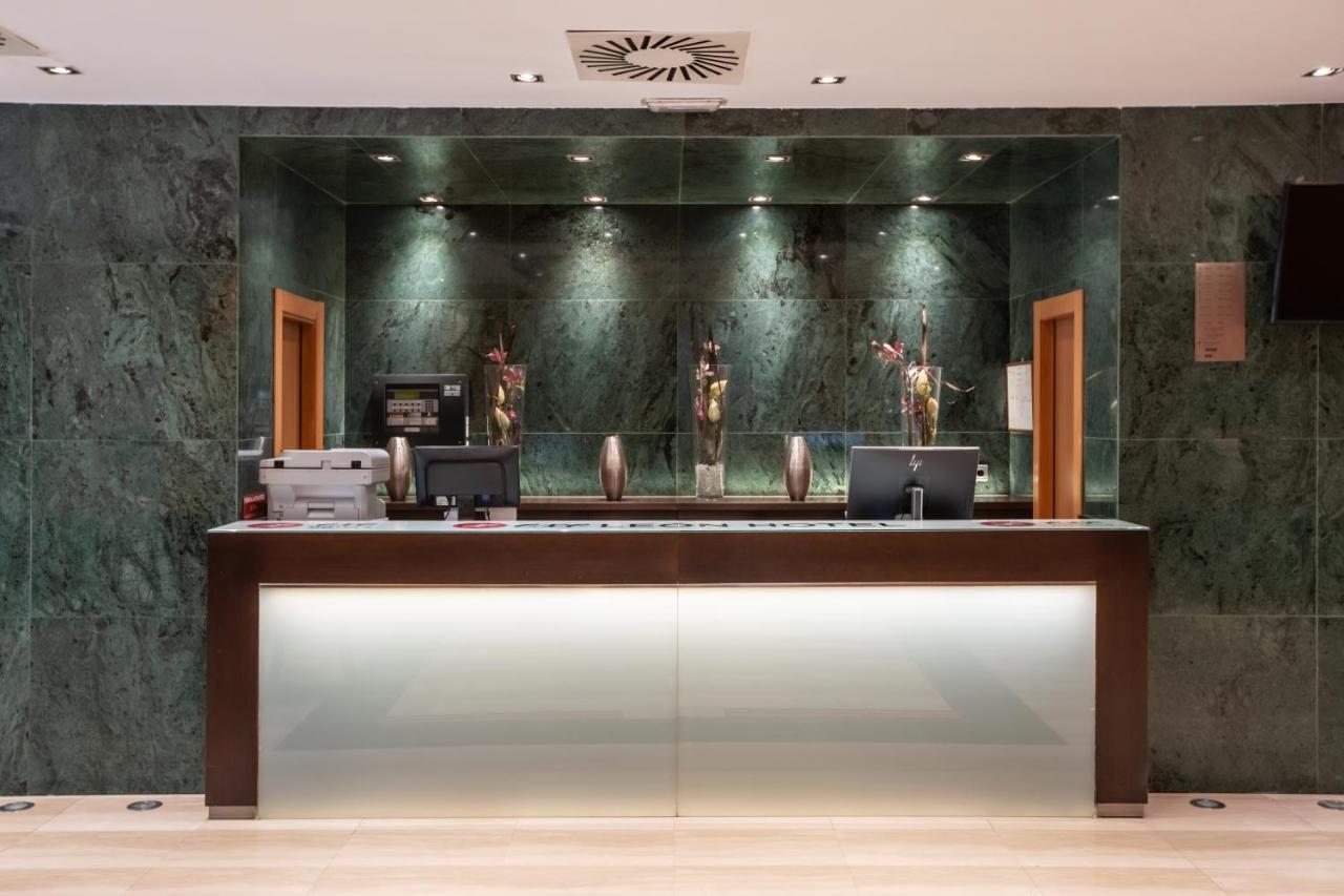 Exe Leon Hotel Екстериор снимка