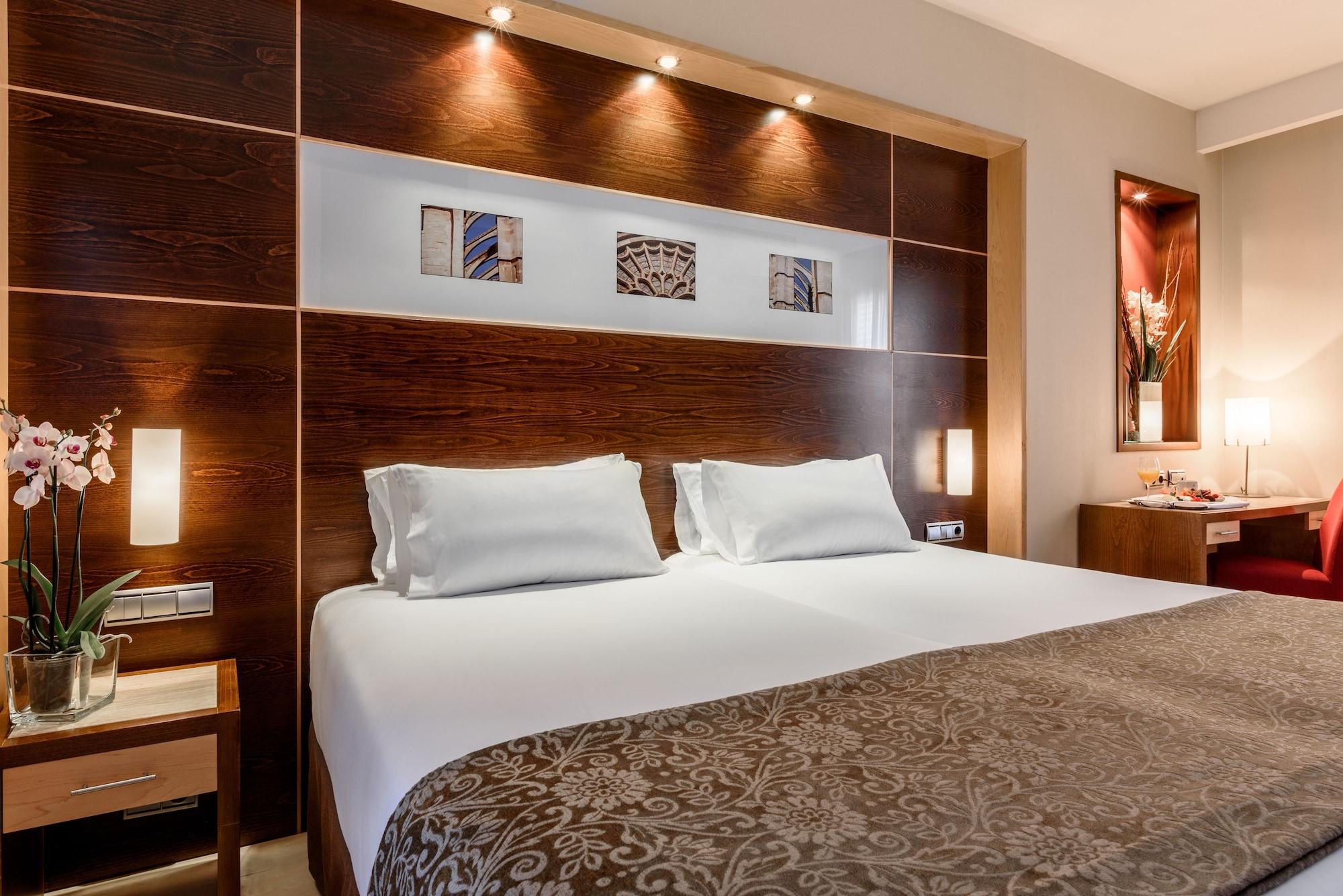 Exe Leon Hotel Екстериор снимка