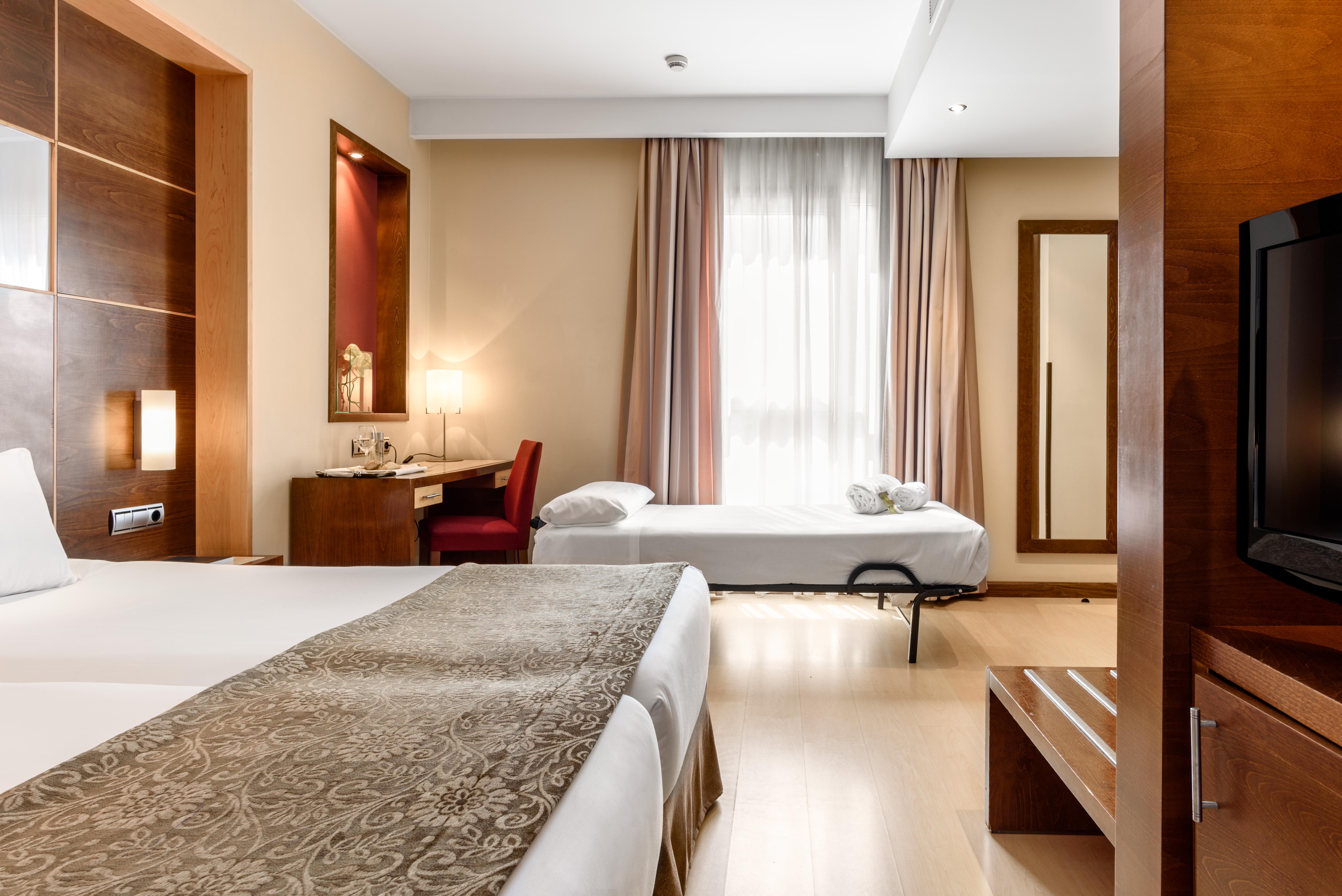 Exe Leon Hotel Екстериор снимка