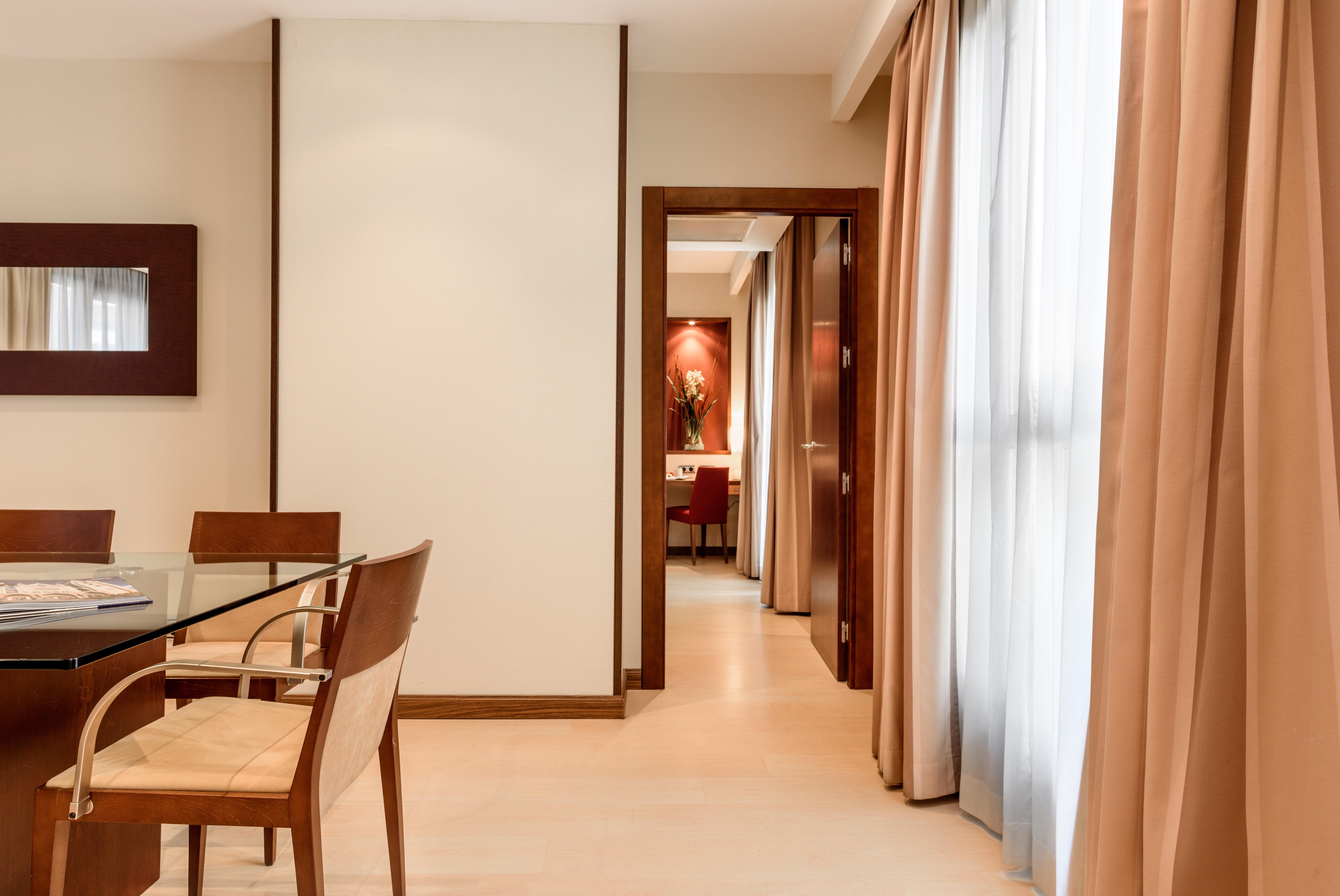 Exe Leon Hotel Екстериор снимка