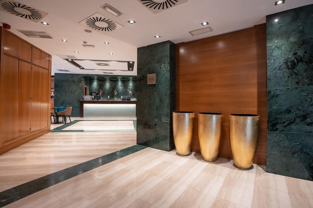 Exe Leon Hotel Екстериор снимка