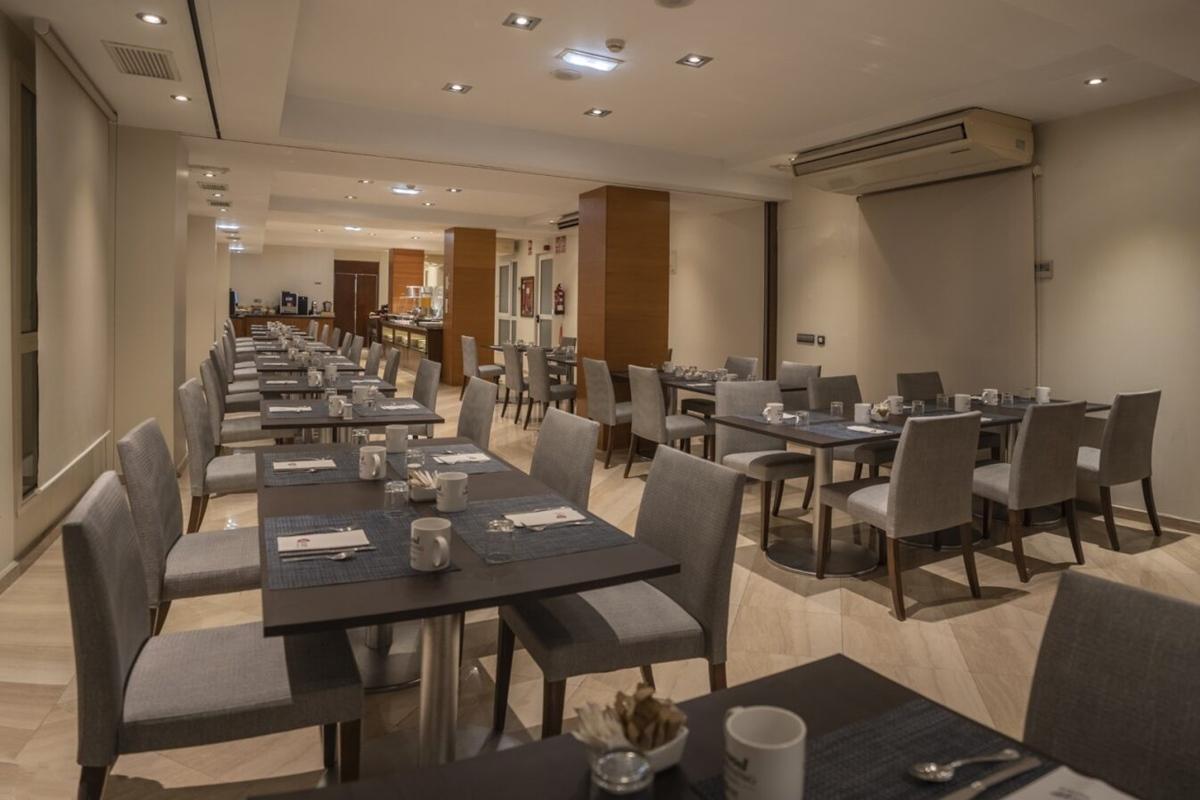 Exe Leon Hotel Екстериор снимка