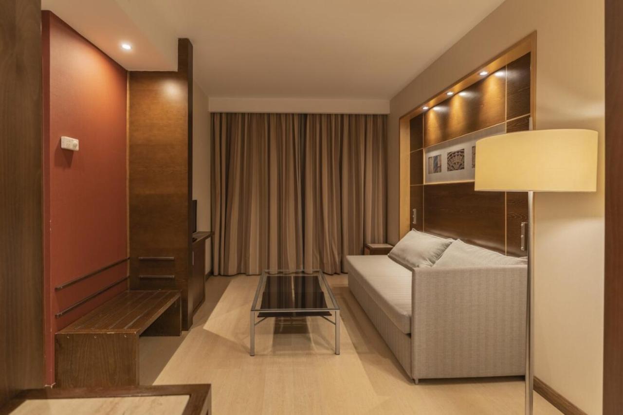 Exe Leon Hotel Екстериор снимка