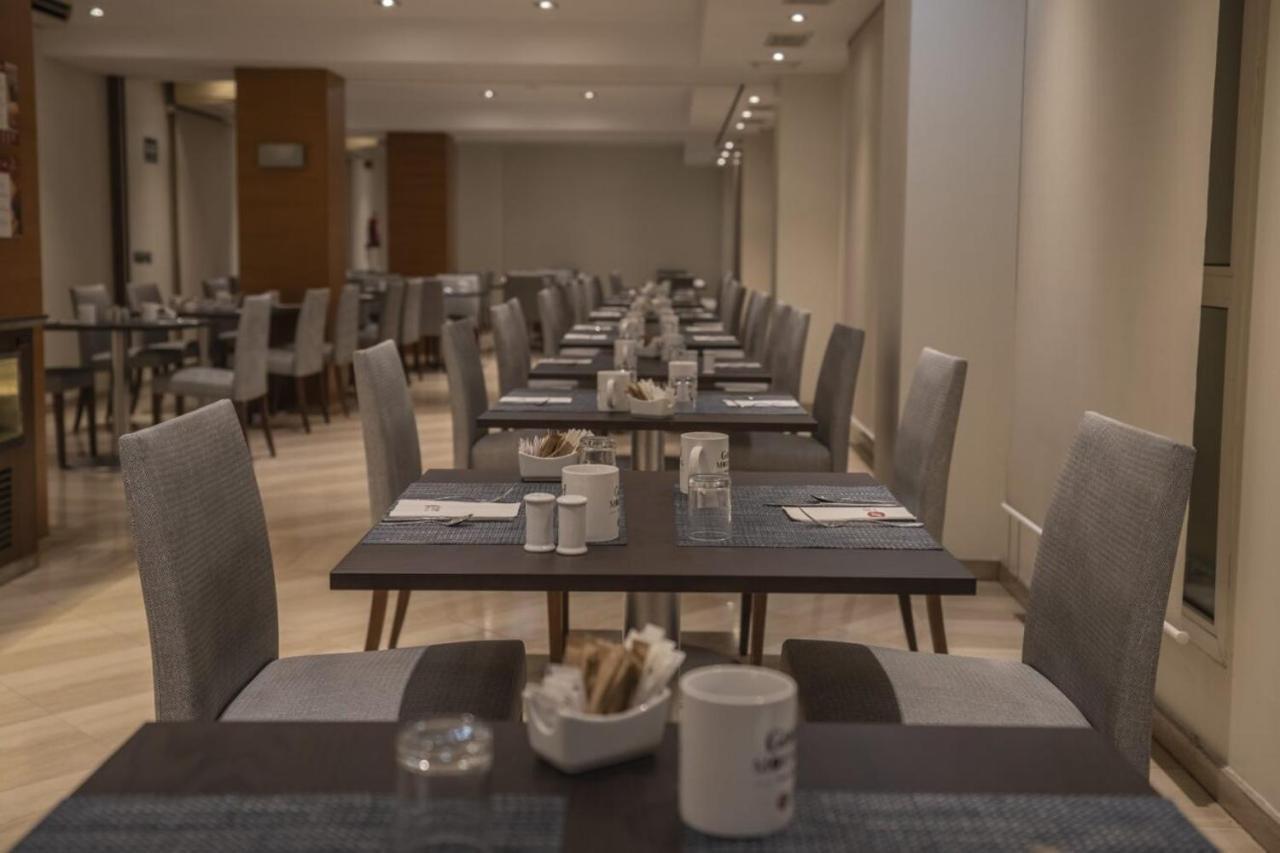 Exe Leon Hotel Екстериор снимка