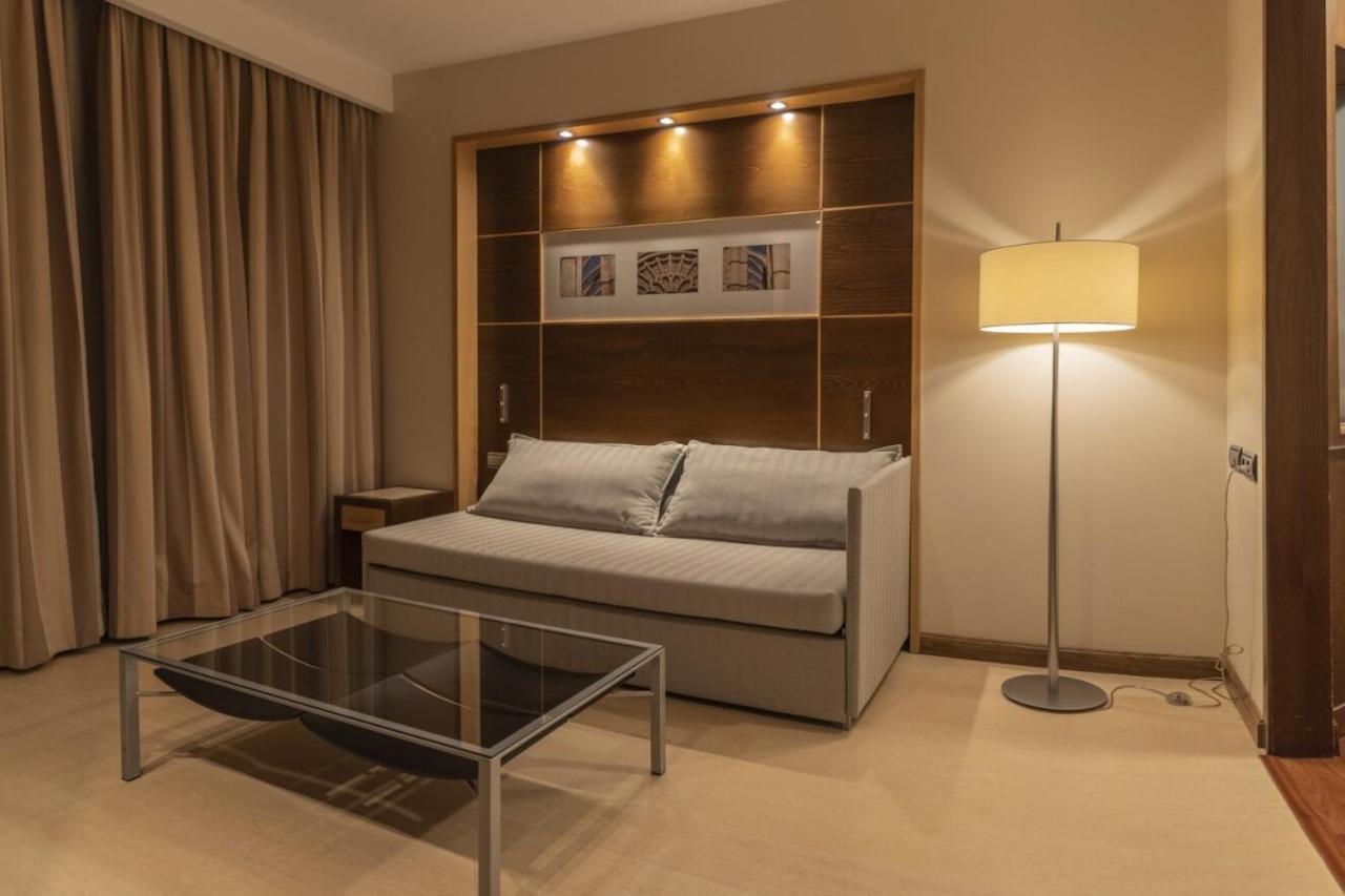 Exe Leon Hotel Екстериор снимка