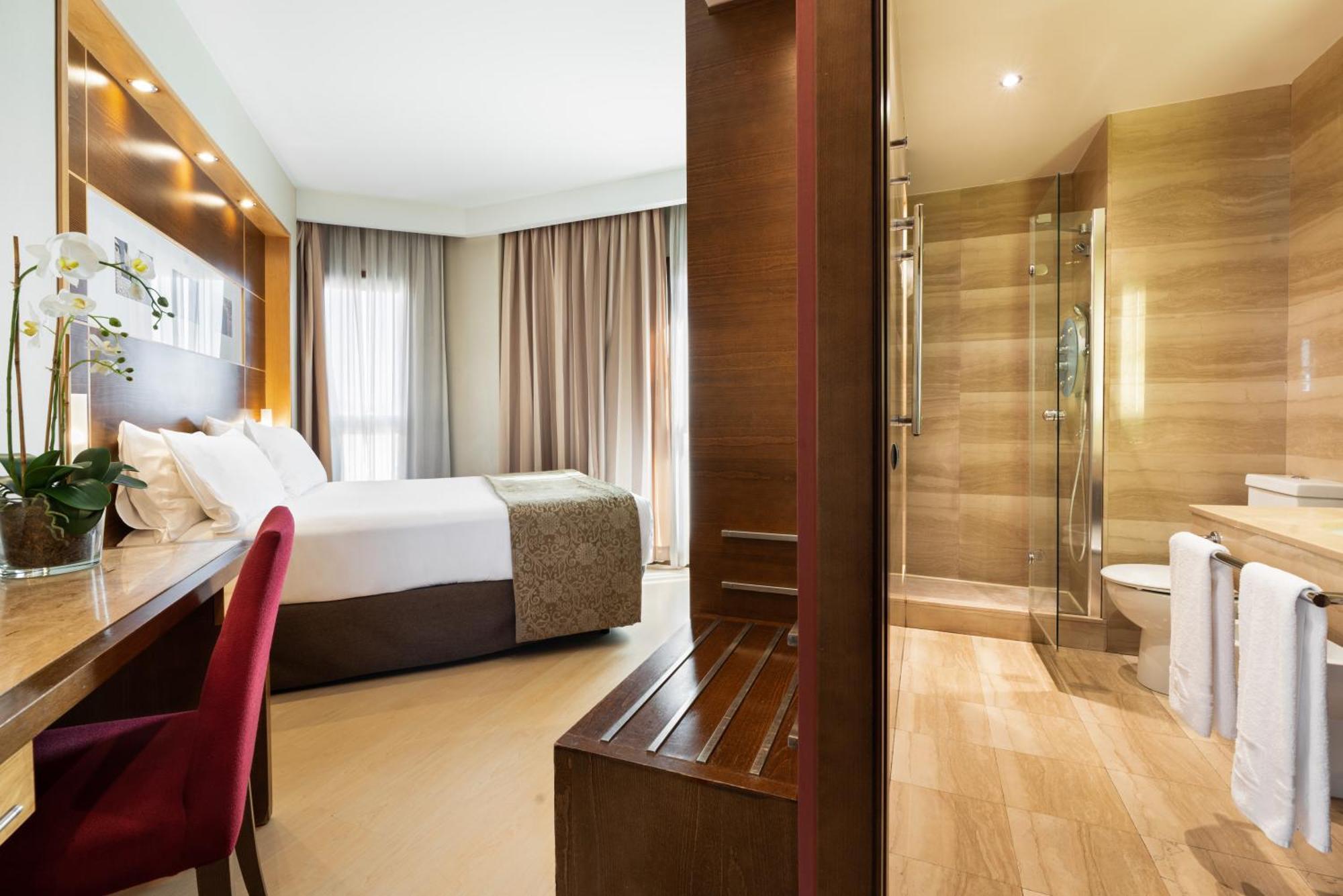 Exe Leon Hotel Екстериор снимка