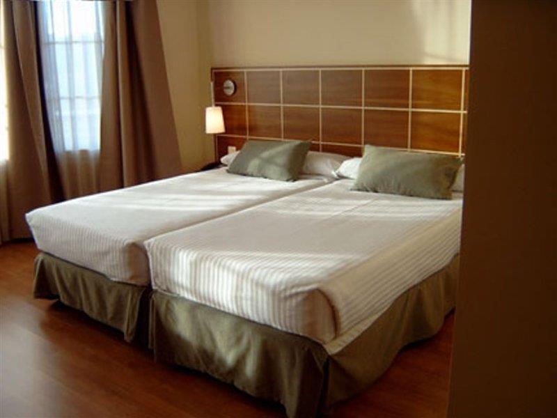 Exe Leon Hotel Стая снимка