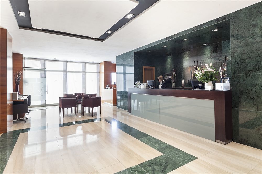 Exe Leon Hotel Екстериор снимка