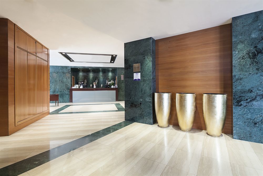 Exe Leon Hotel Екстериор снимка