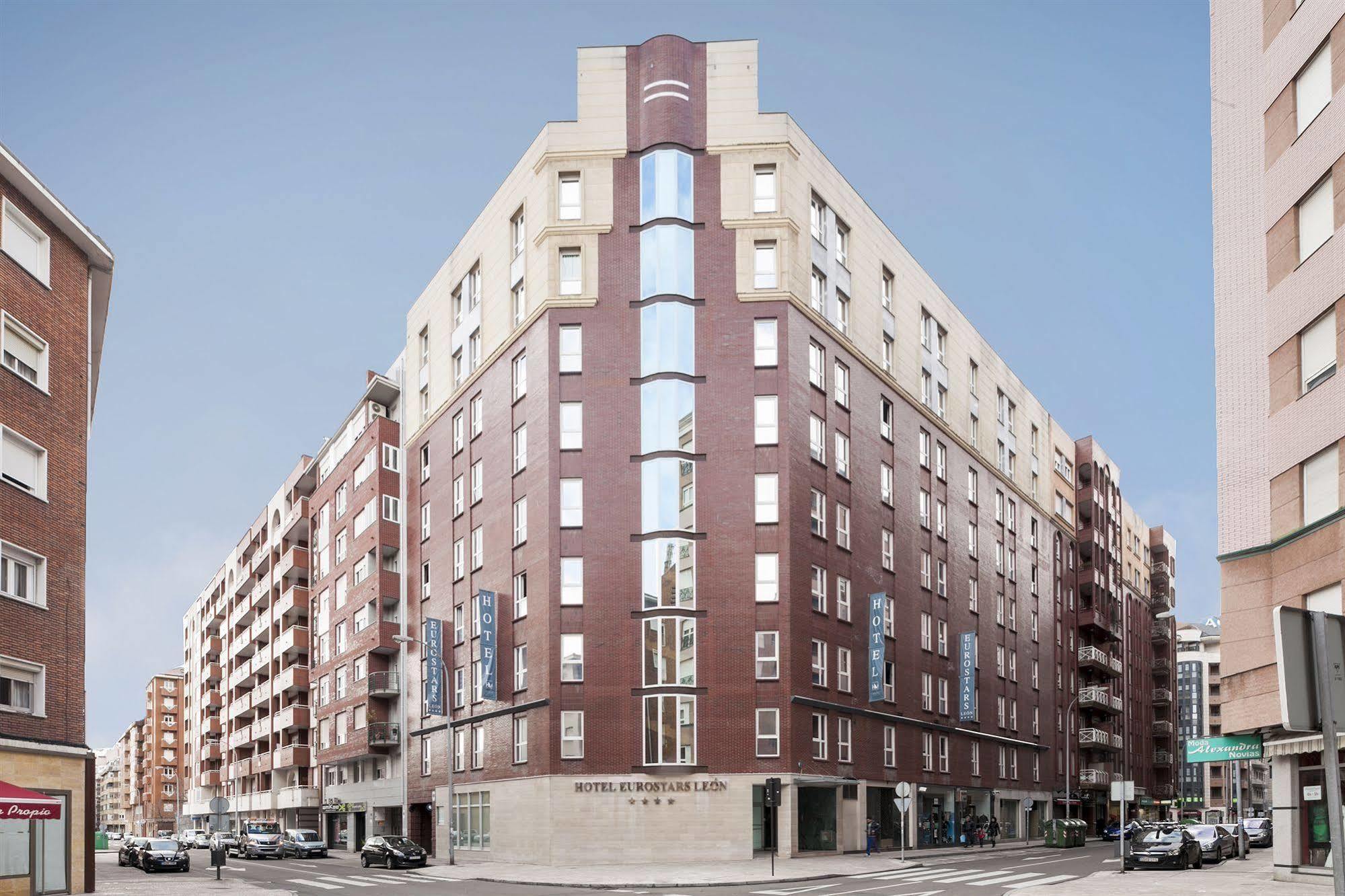 Exe Leon Hotel Екстериор снимка